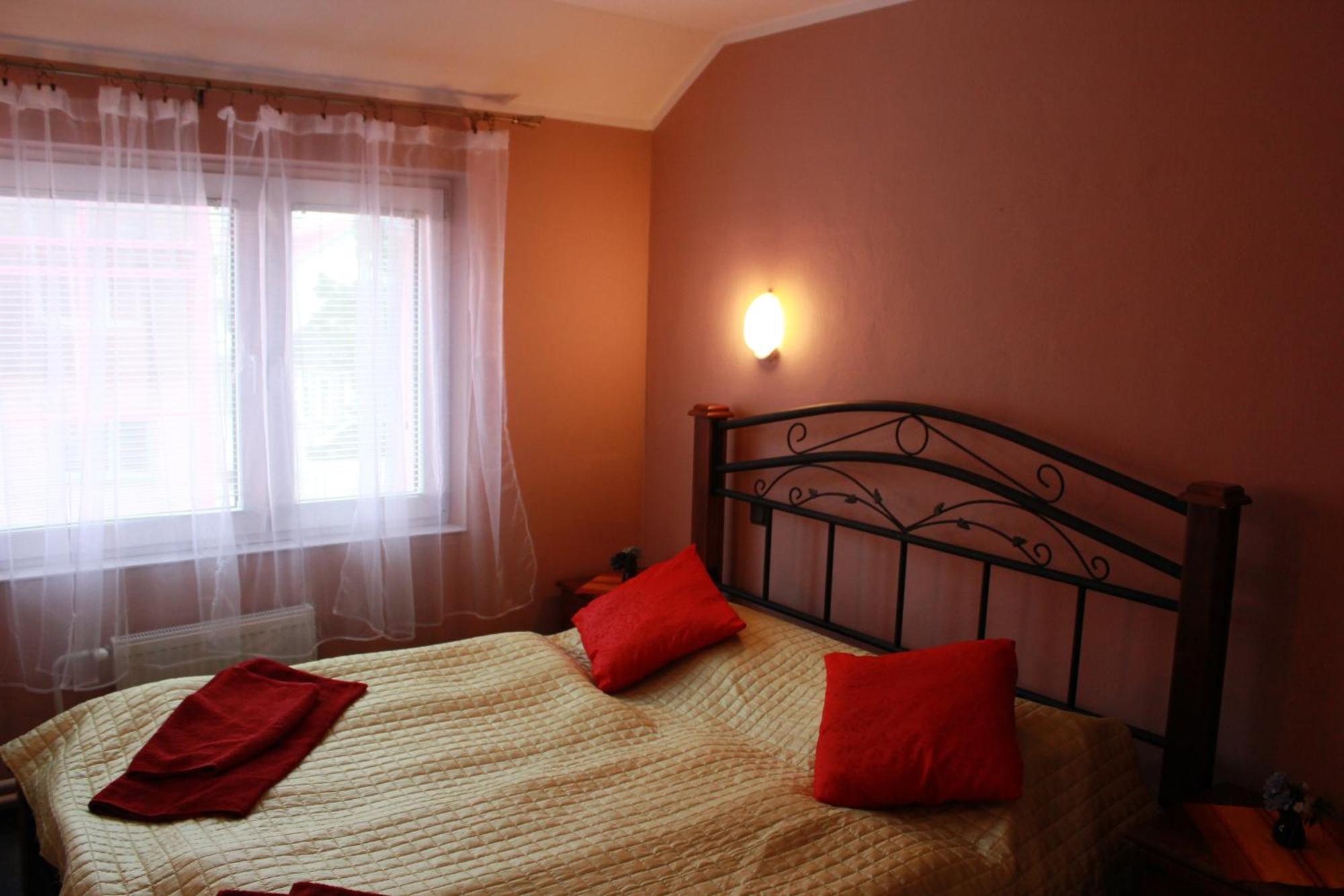Garni Hotel Anne-Mary Πιεστάνυ Εξωτερικό φωτογραφία