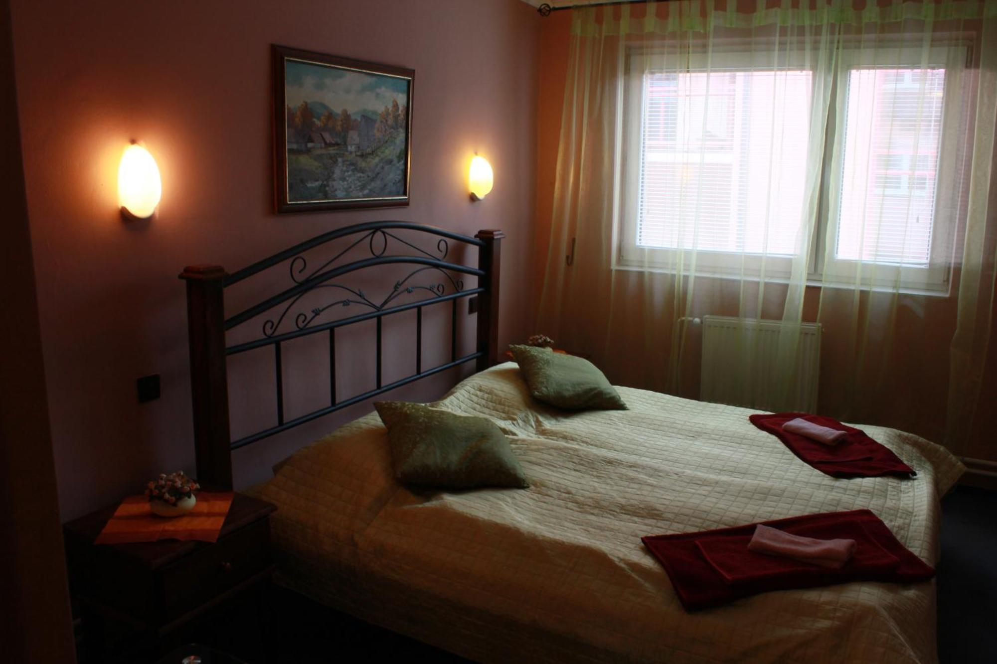 Garni Hotel Anne-Mary Πιεστάνυ Εξωτερικό φωτογραφία