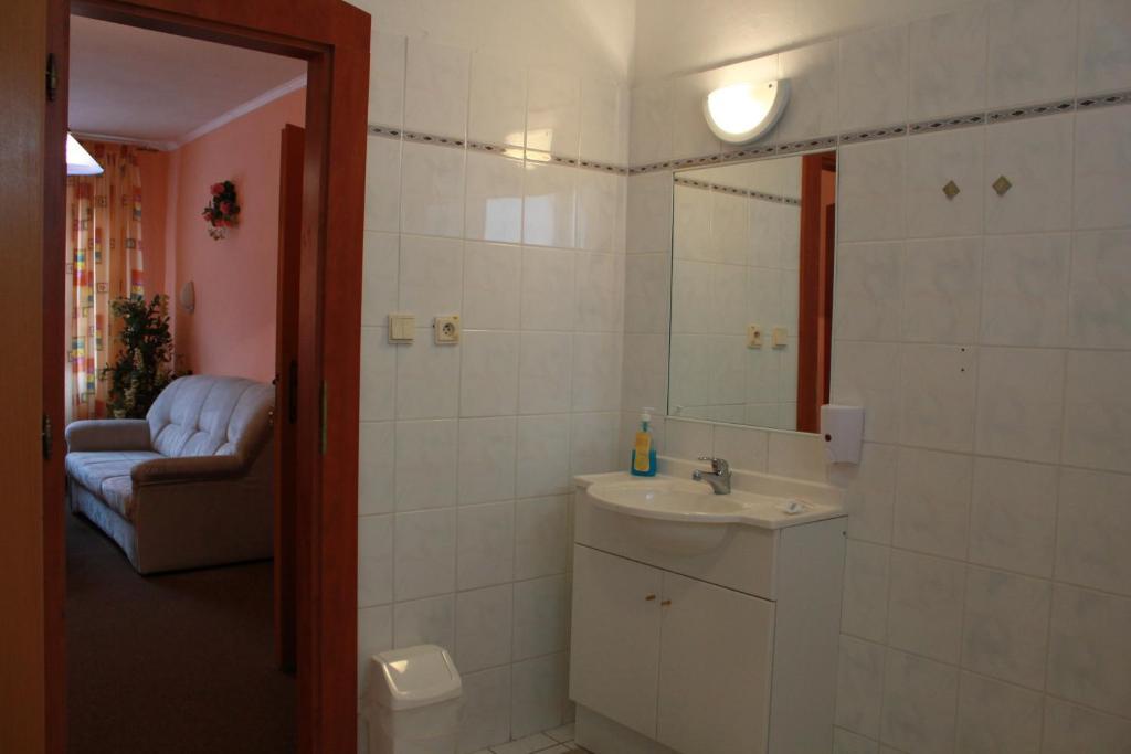 Garni Hotel Anne-Mary Πιεστάνυ Δωμάτιο φωτογραφία