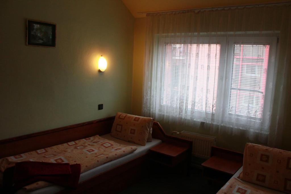 Garni Hotel Anne-Mary Πιεστάνυ Εξωτερικό φωτογραφία