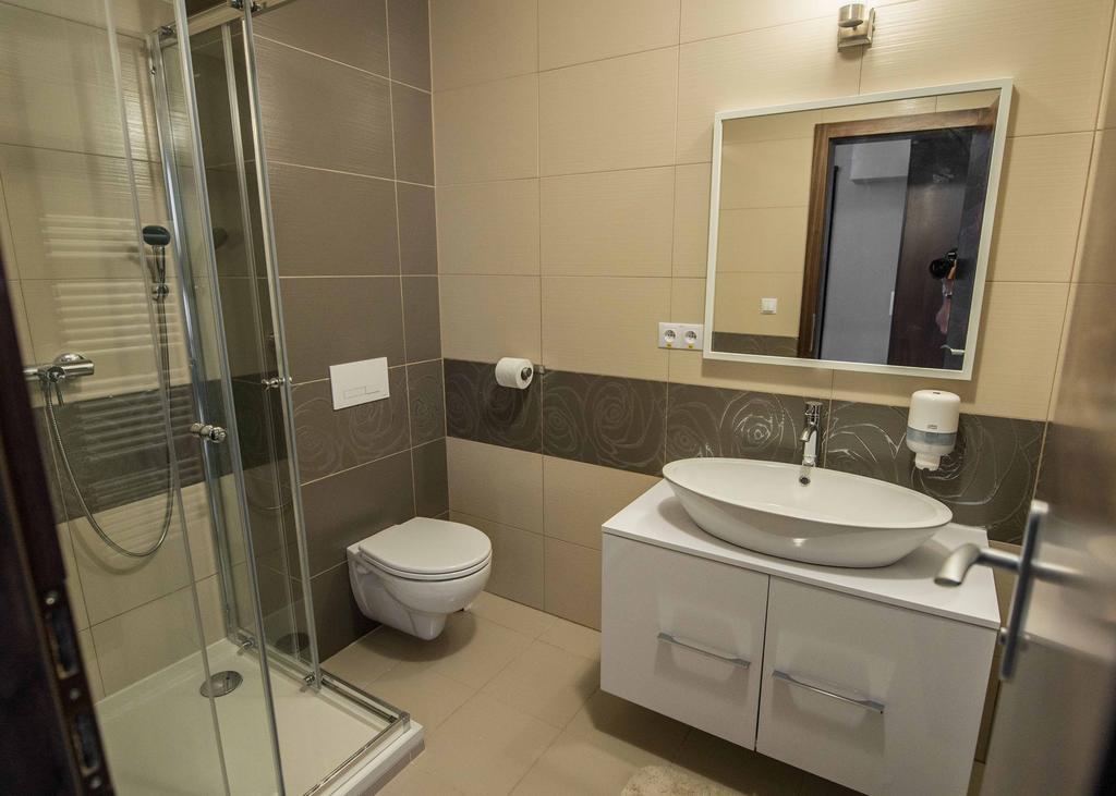 Garni Hotel Anne-Mary Πιεστάνυ Εξωτερικό φωτογραφία