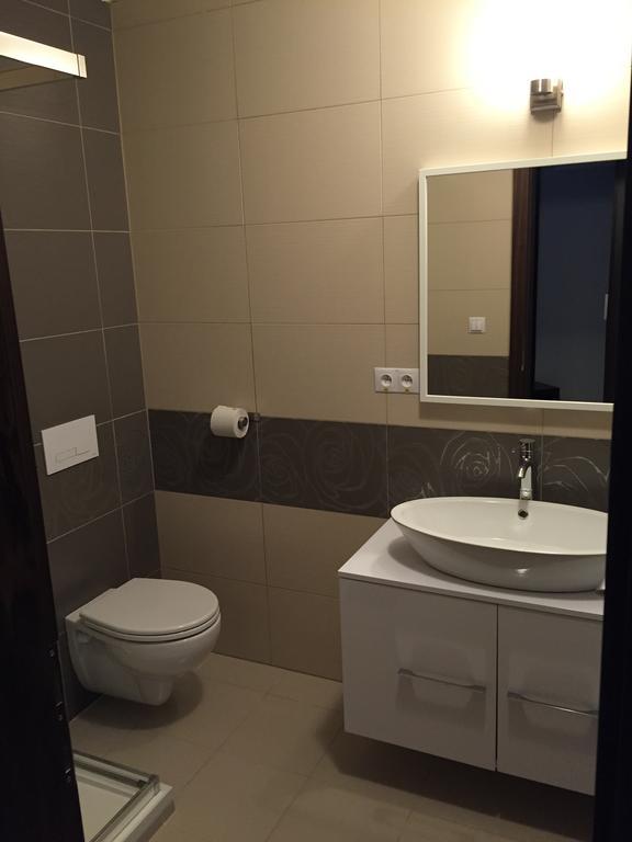 Garni Hotel Anne-Mary Πιεστάνυ Εξωτερικό φωτογραφία