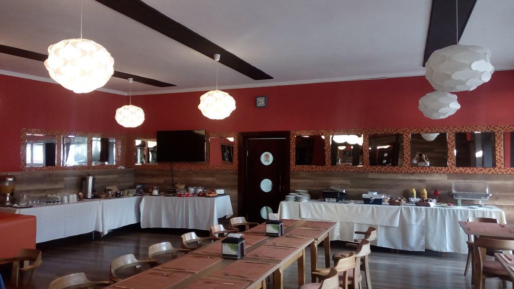 Garni Hotel Anne-Mary Πιεστάνυ Εξωτερικό φωτογραφία
