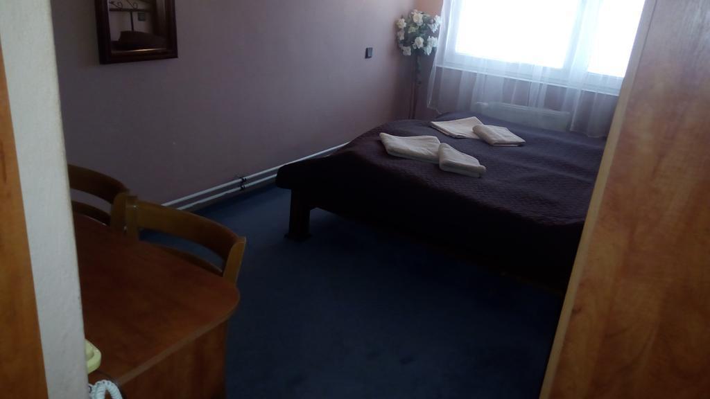 Garni Hotel Anne-Mary Πιεστάνυ Εξωτερικό φωτογραφία