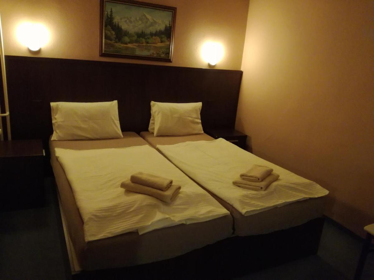 Garni Hotel Anne-Mary Πιεστάνυ Εξωτερικό φωτογραφία