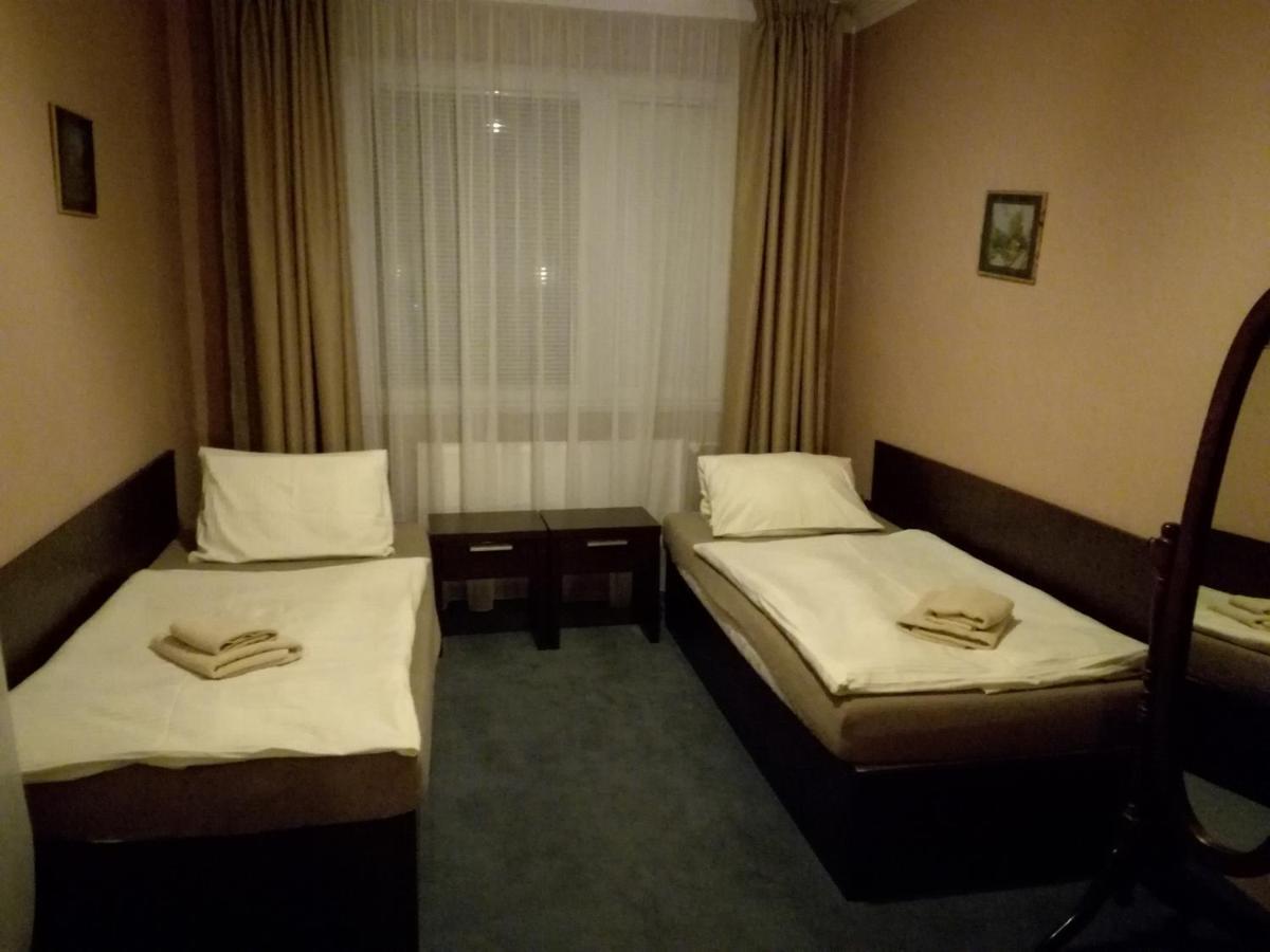 Garni Hotel Anne-Mary Πιεστάνυ Εξωτερικό φωτογραφία