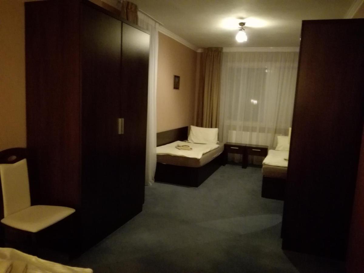 Garni Hotel Anne-Mary Πιεστάνυ Εξωτερικό φωτογραφία