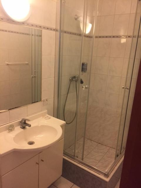 Garni Hotel Anne-Mary Πιεστάνυ Εξωτερικό φωτογραφία